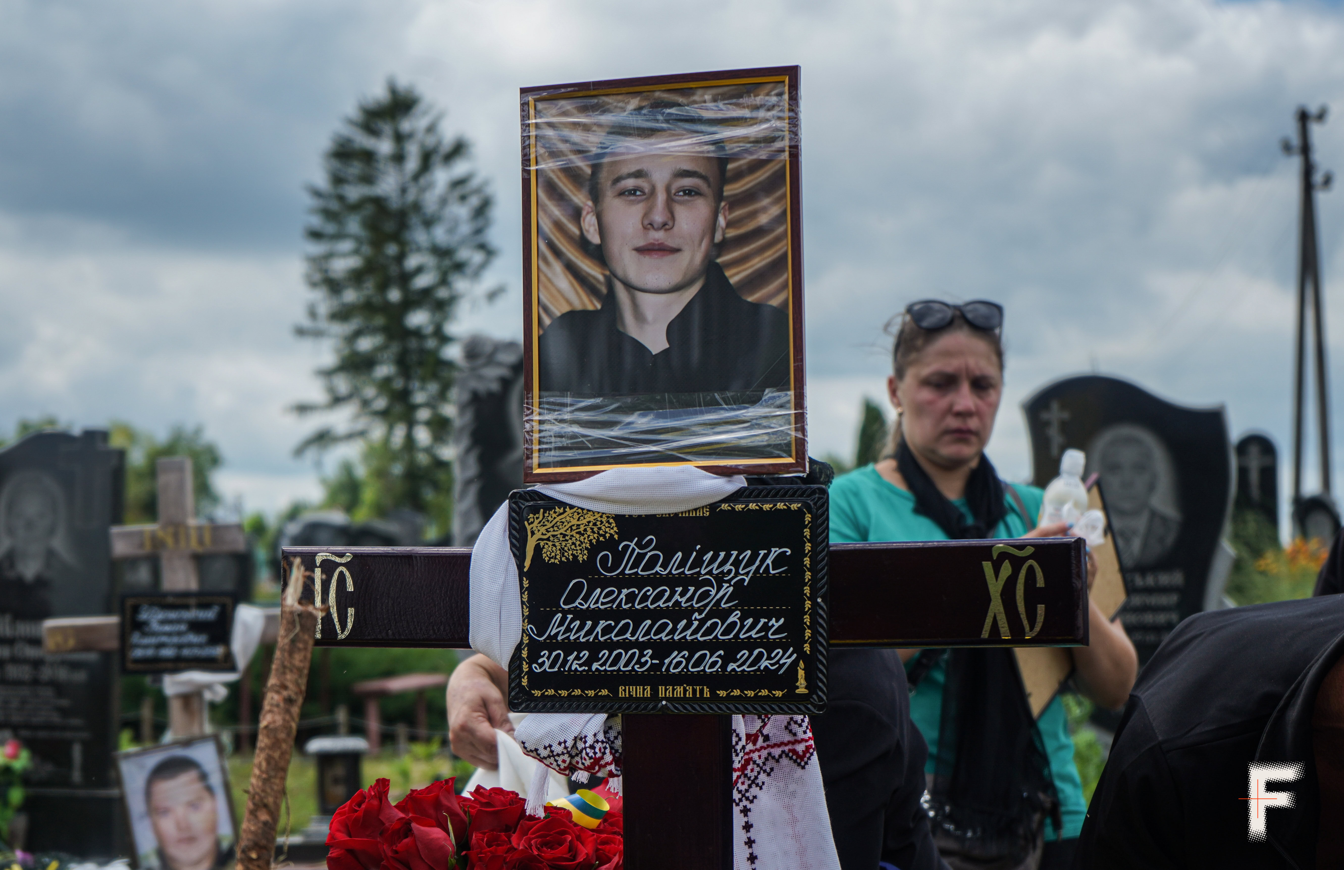 “I took this photo for graduation, not for a funeral” – a reporter on how Ukrainians are losing their youth