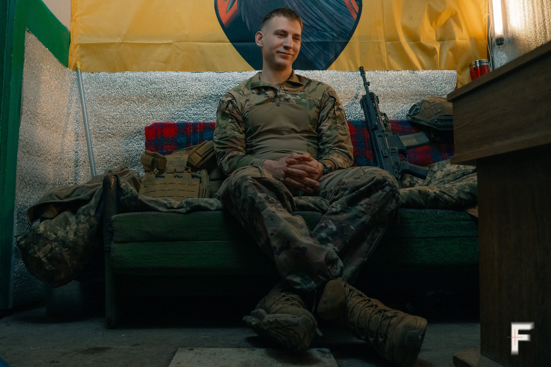 Фото військового з зброєю