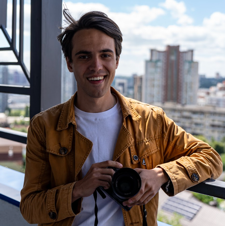 Артем Деркачов