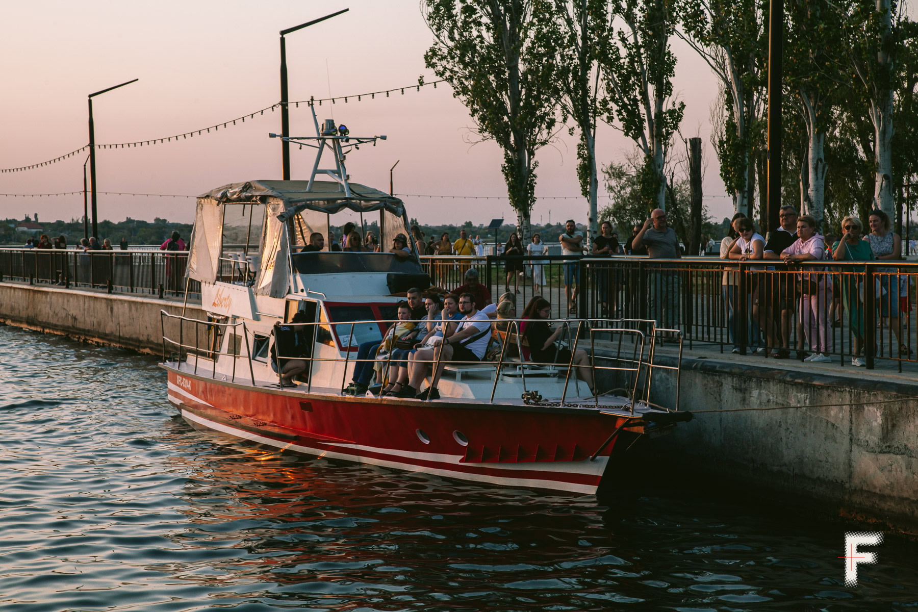 Миколаїв. Не можна забути, як серпневе сонце сідає над Південним Бугом