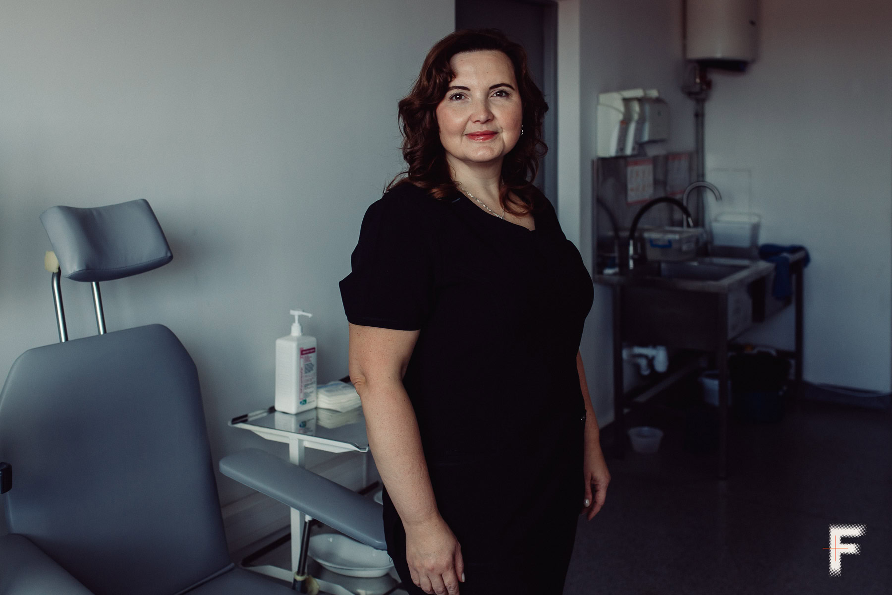 Портрет лікарки-хірурга, Отоларингологиня та керівниця місії "Face the Future" Наталія Комашко