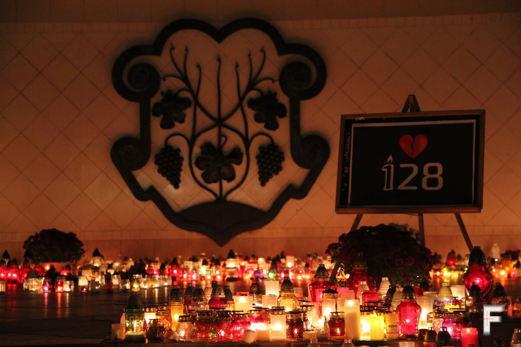 Лампадки в пам'ять про полеглих воїнів