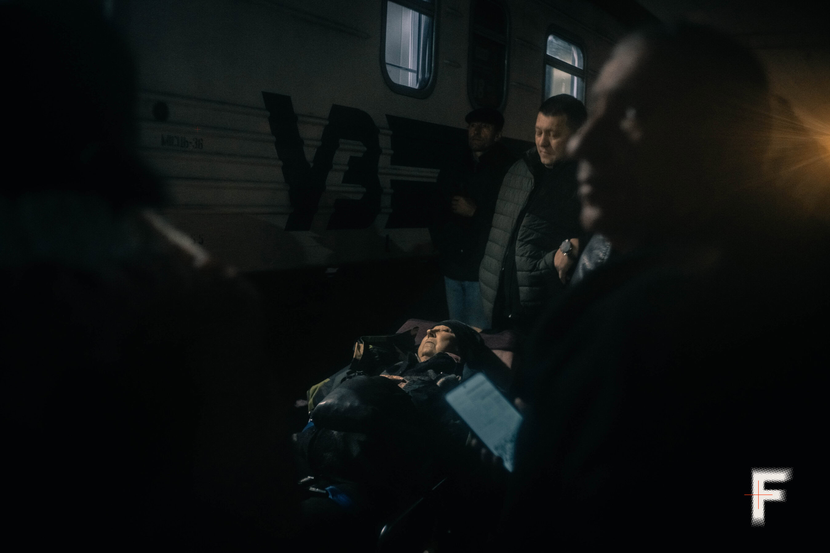 Ті, хто вивозять. Як працює евакуаційна місія «Схід SOS» на Донеччині