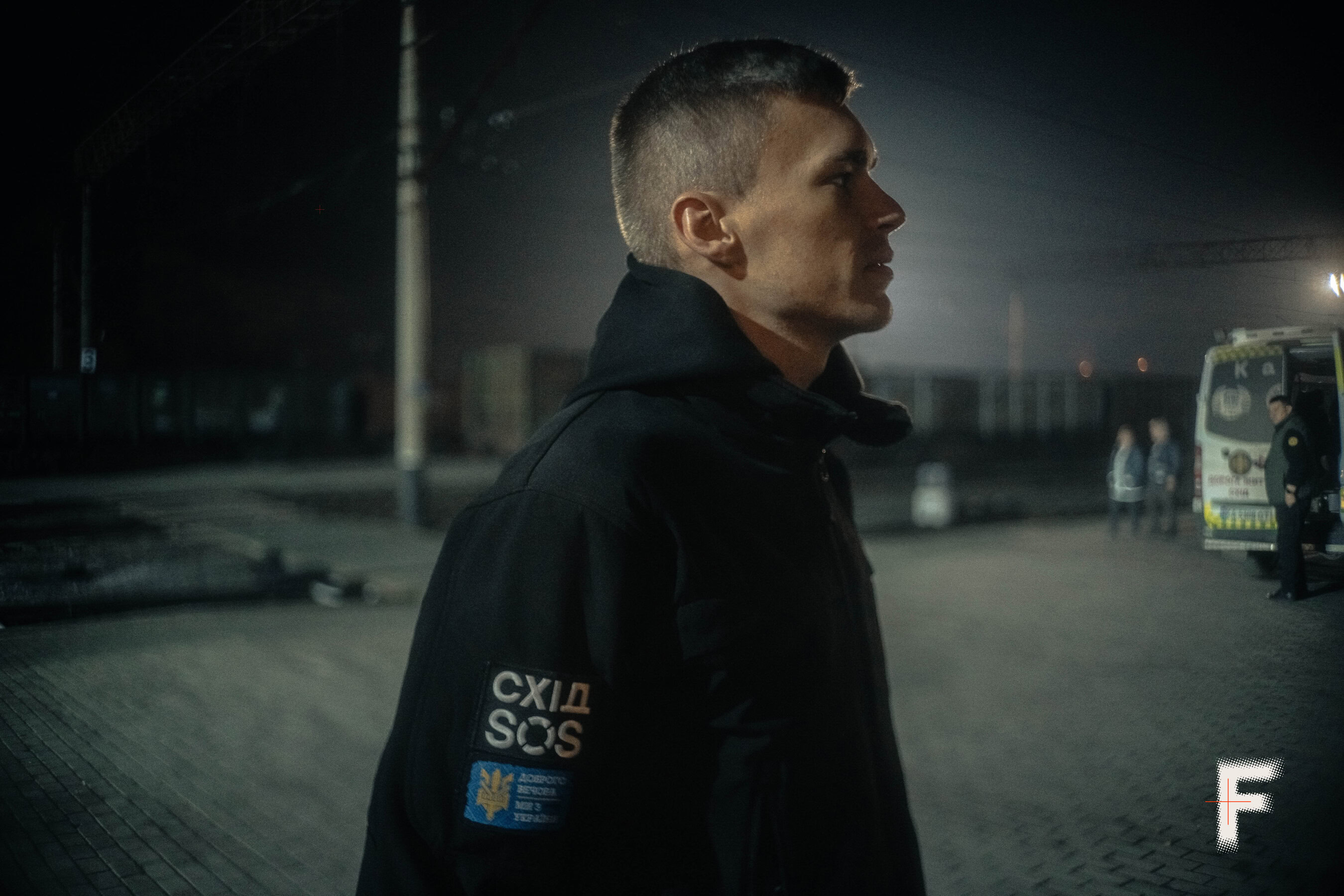 Волонтер евакуаційної місії «Схід SOS» Едуард Скорик у Краматорську, Донецька область