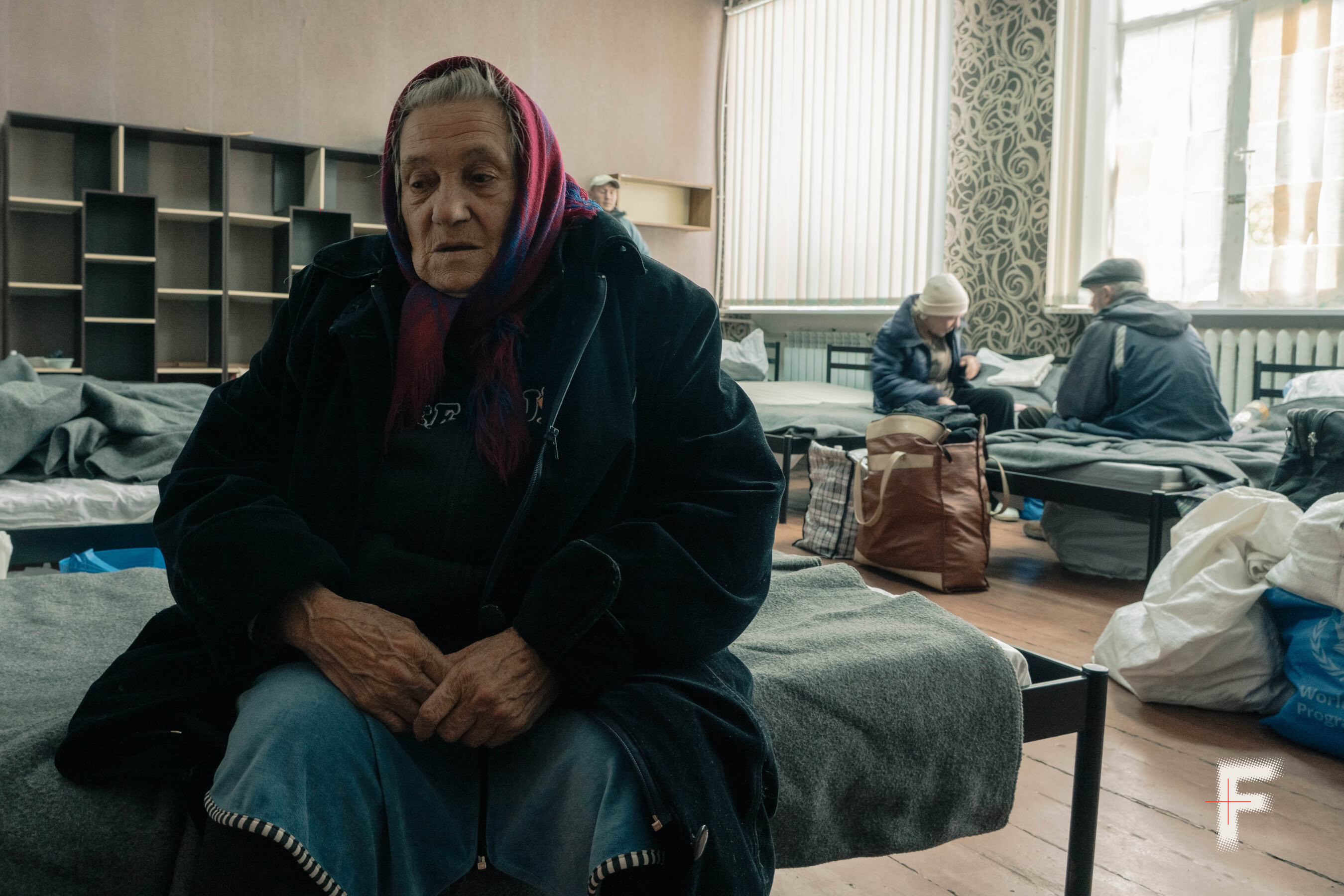 79-річна Надія Дацько з Покровська в транзитному шелтері для евакуйованих, Павлоград