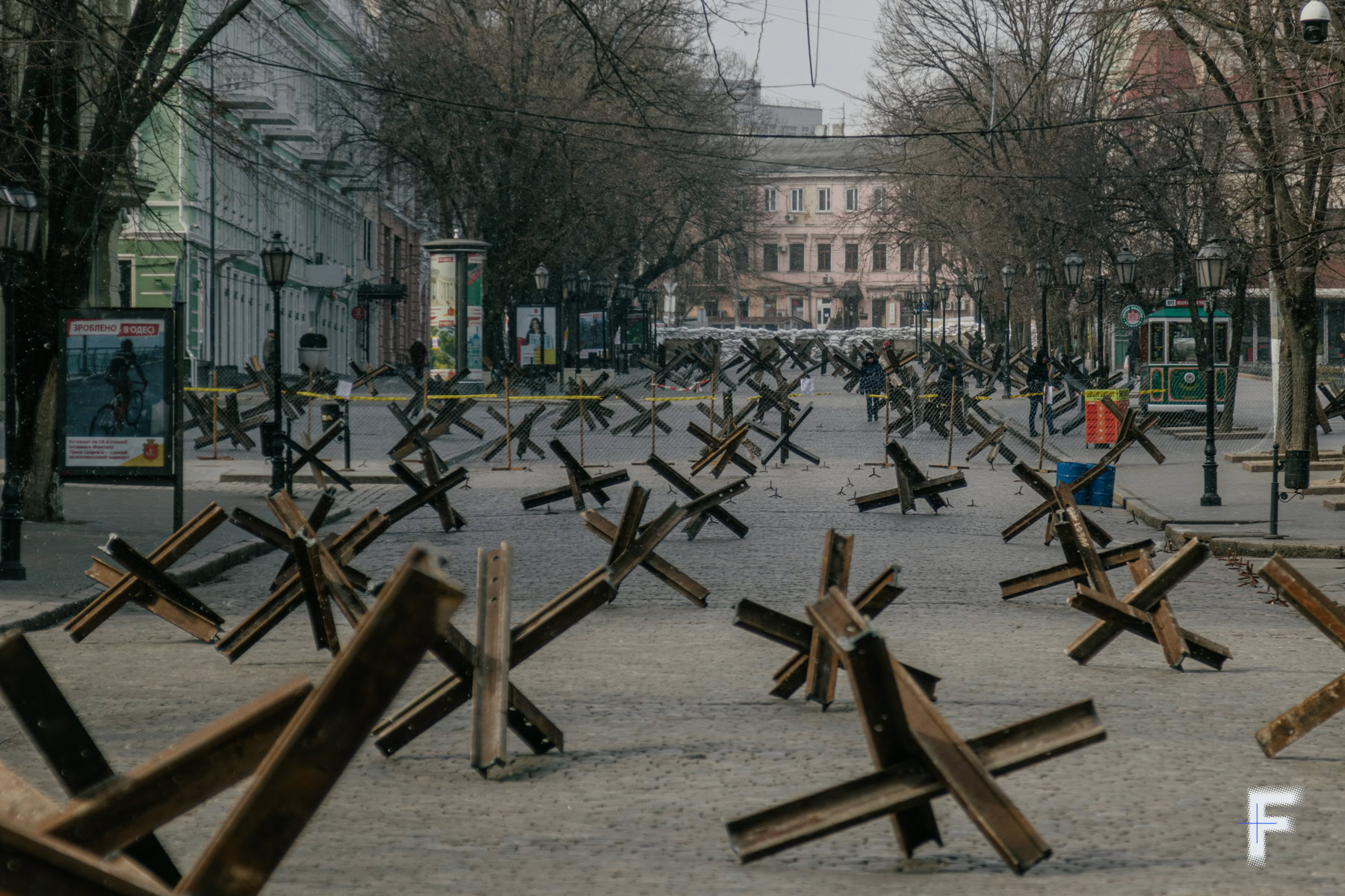 Протитанкові їжаки розташовані на центральному проспекті Одеси