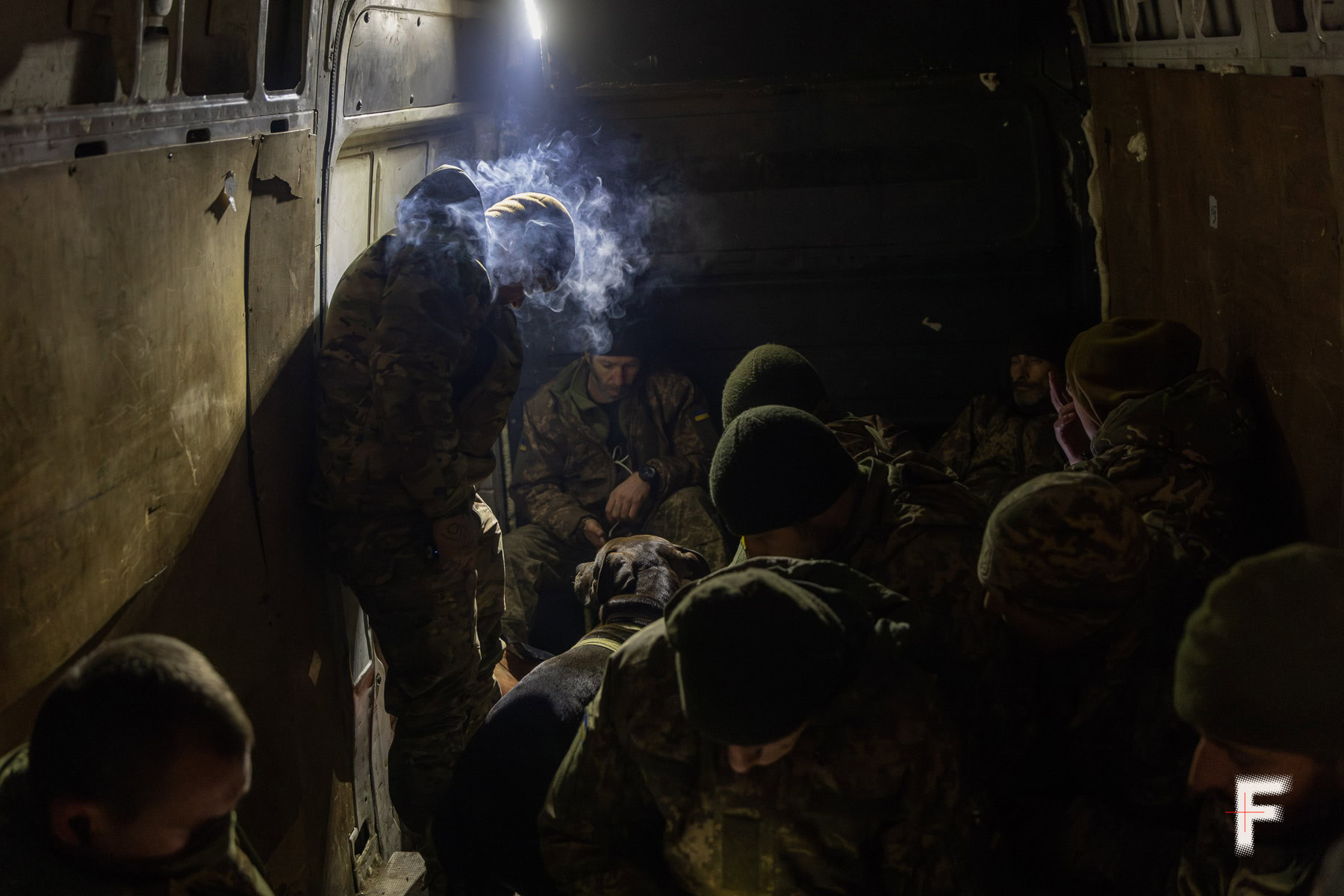 Бійці роти з колишніх ув’язнених рухаються дорогою на Покровськ, 1 грудня 2024 року.