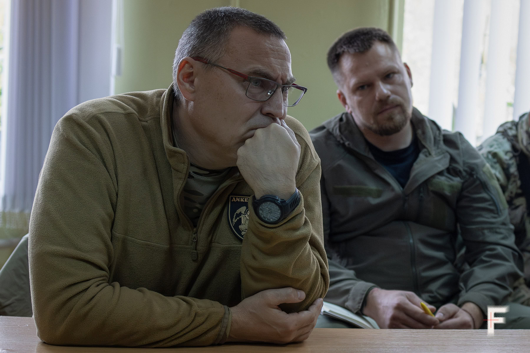 «Джаз» і командир батальйону «Шквал» «Йожик» відбирають нових бійців для 1 ОШП у виправній колонії Харківщини, 23 жовтня 2025 року.