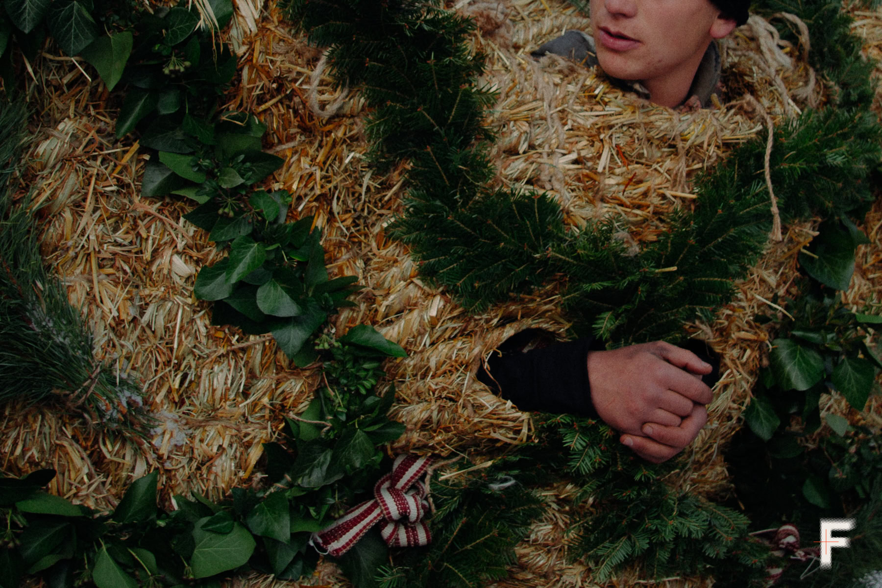 Деталі костюма крилатого ведмедя — елементи маски та хутра Маланки.