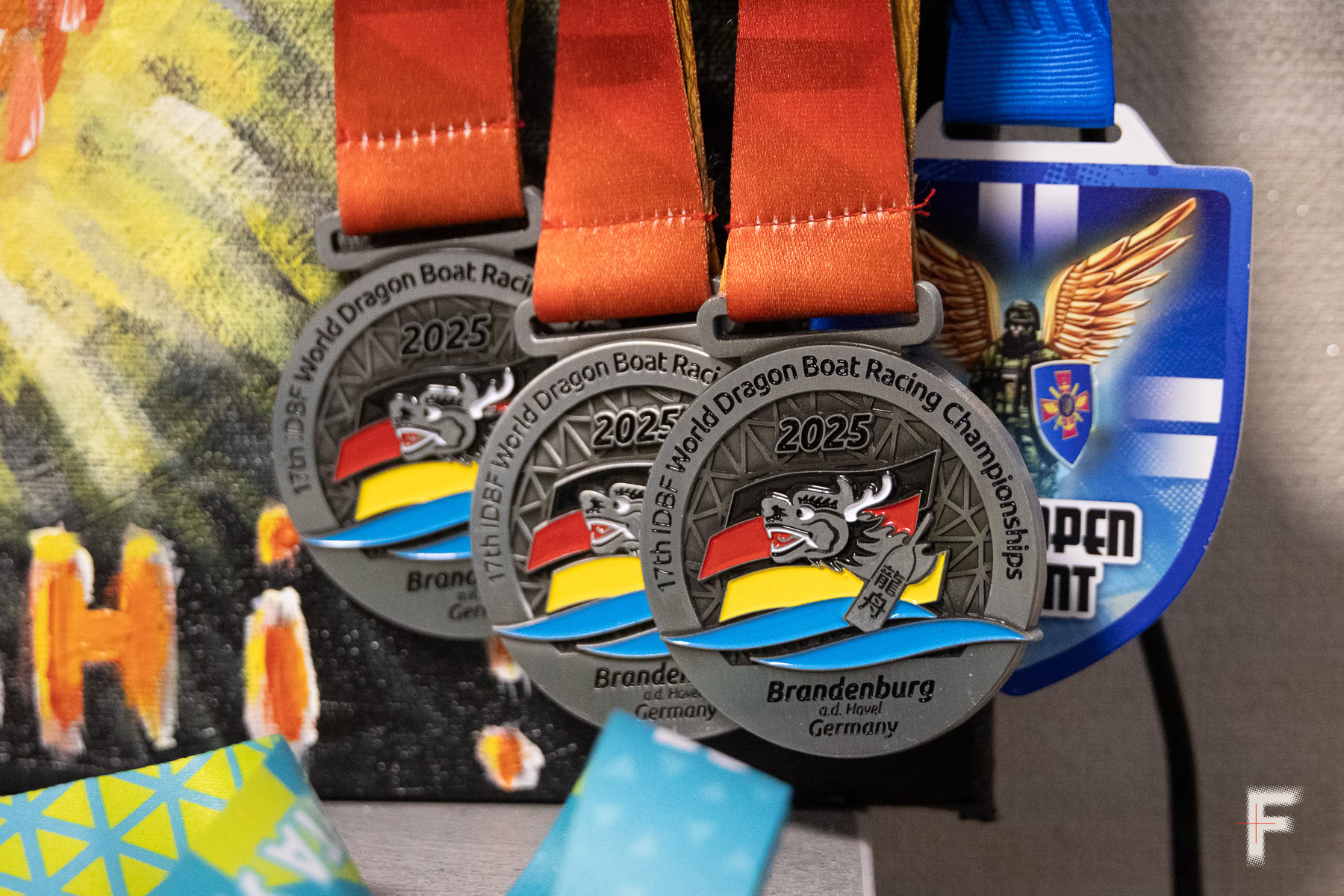 Срібні медалі чемпіонату світу з веслування на човнах "Дракон".