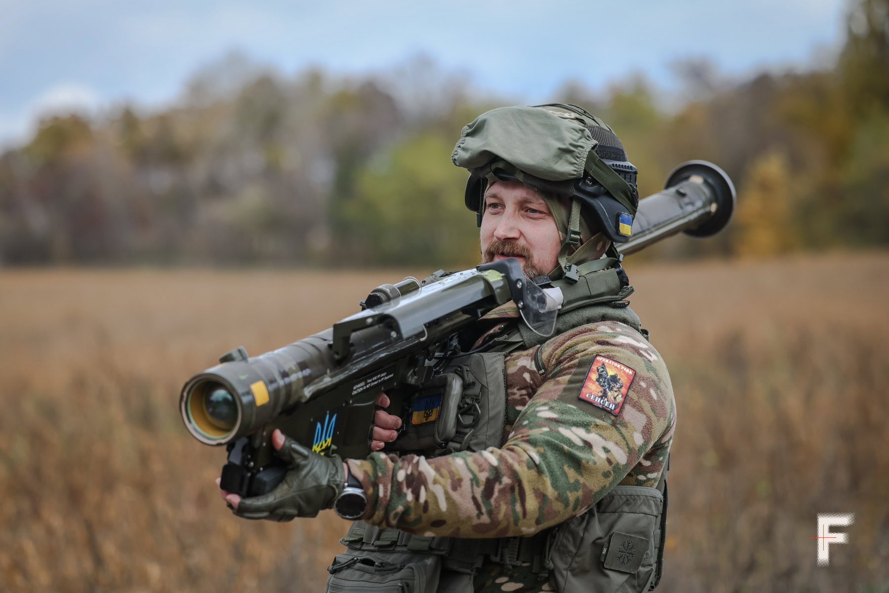 Боєць мобільної вогневої групи ППО 1129-го полку з ПЗРК Stinger під час відбиття повітряної атаки на Київщині.