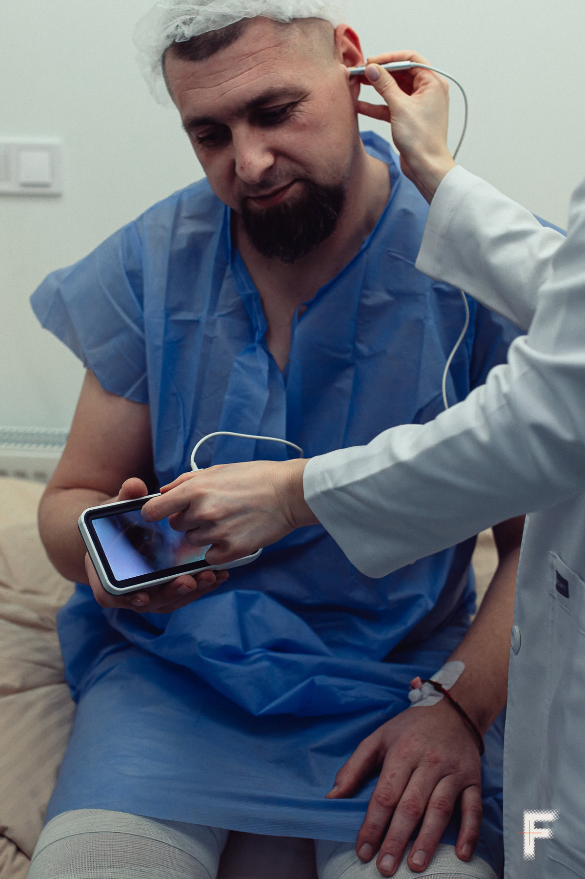 Невидима травма війни: як українські хірурги повертають слух пораненим військовим