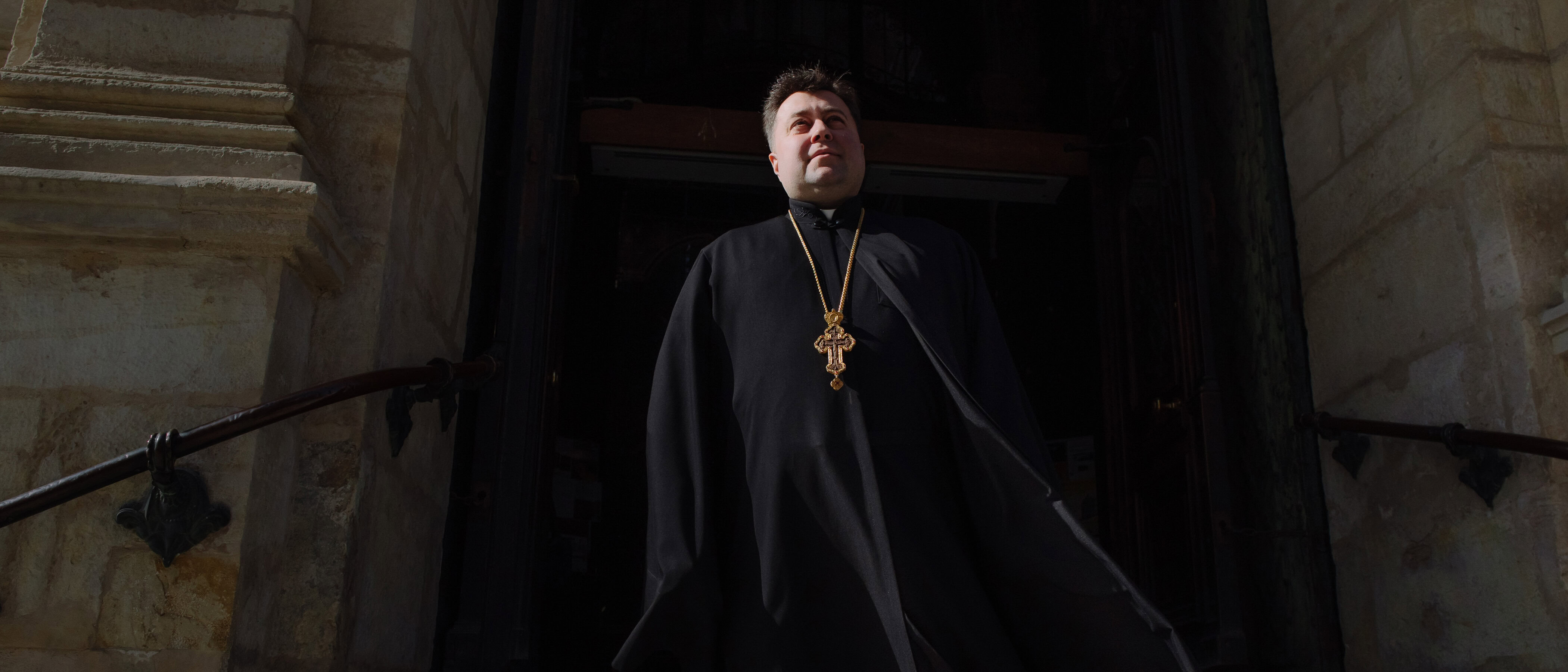 Щодня на порозі болю: священник, який проводжає полеглих воїнів