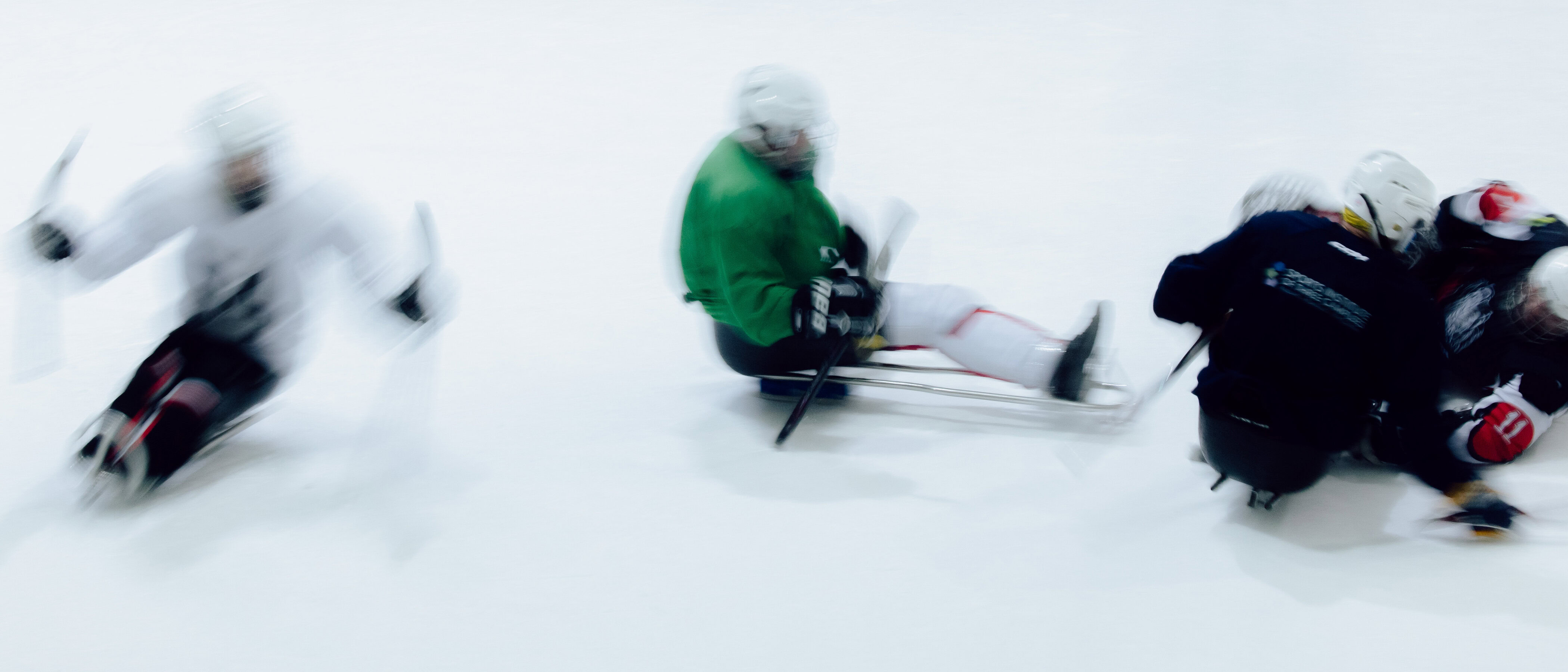 Залишили протези на трибуні – ветерани виходять на льодову арену