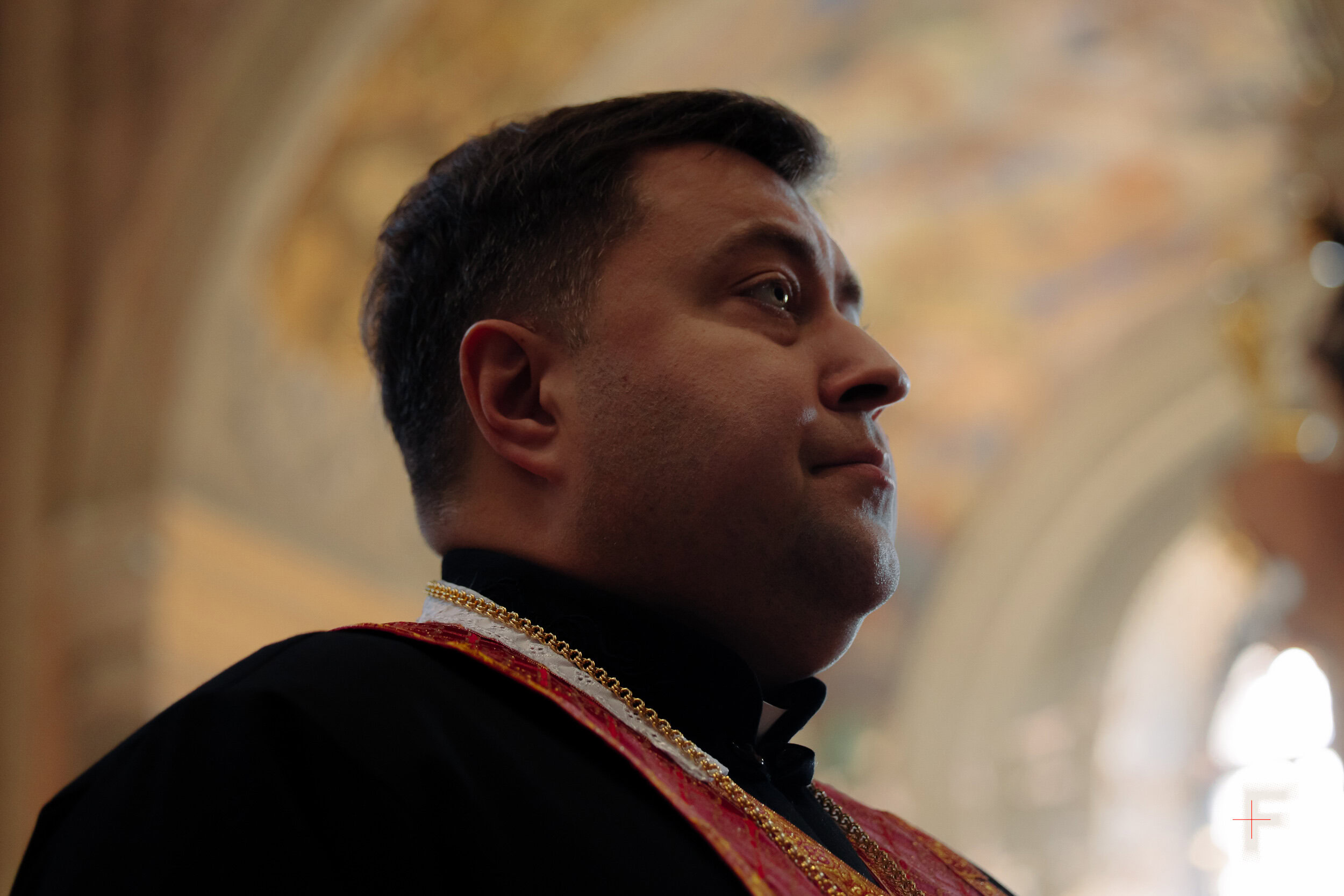Щодня на порозі болю: священник, який проводжає полеглих воїнів