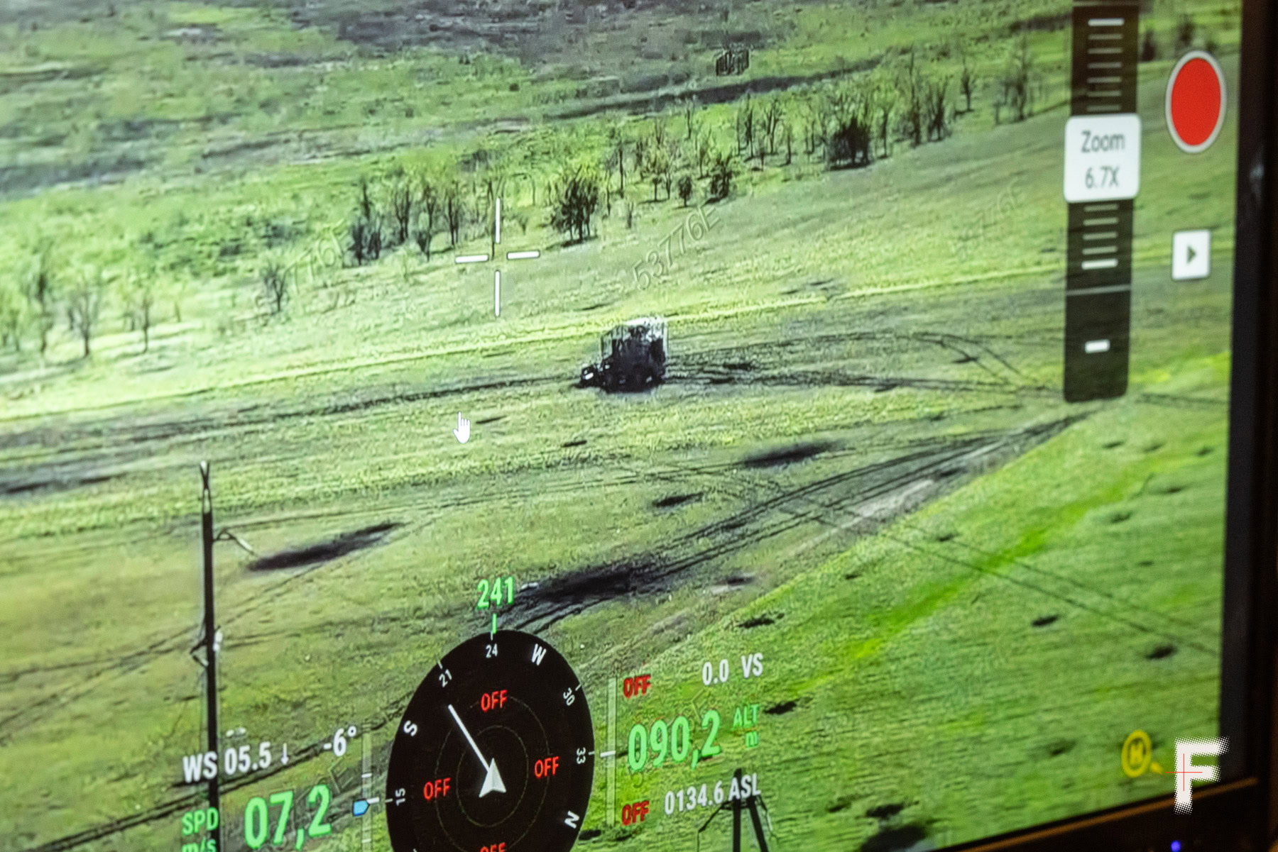 Пошкоджена бронемашина MaxxPro після атаки російського FPV-дрона, 2025