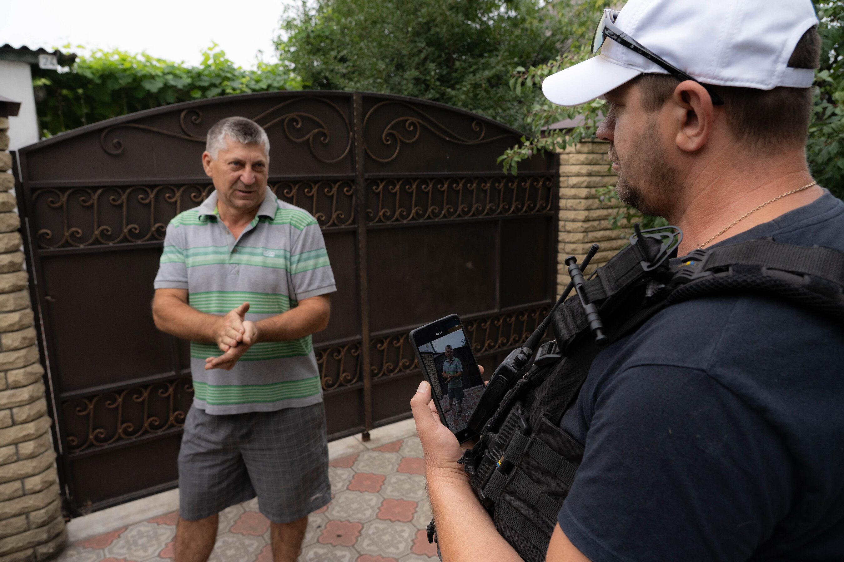 Фіксуй окупанта: як цивільні збирають докази воєнних злочинів Росії