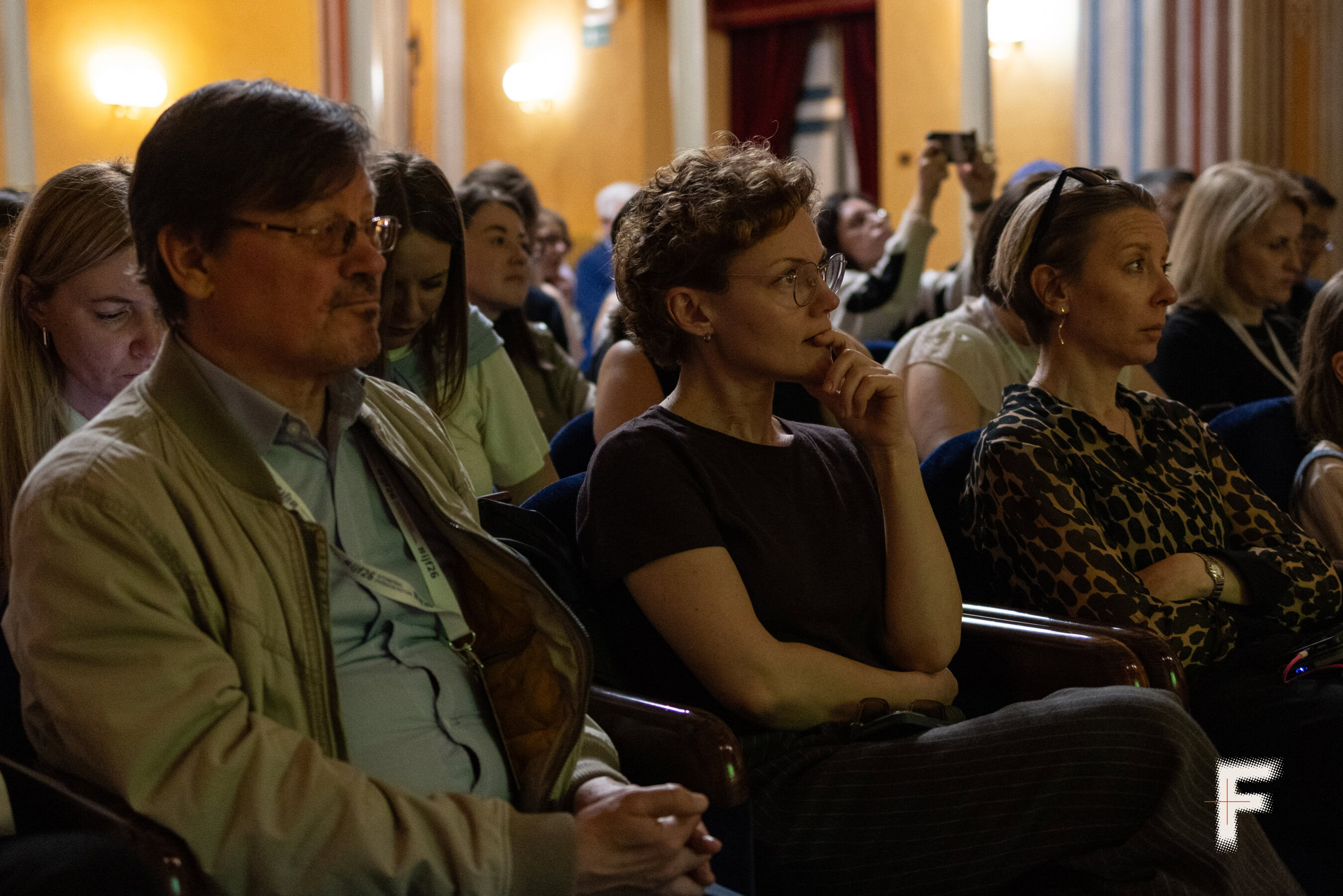 People sitting in the room listening the ukrainian journalists at the IJF 2026