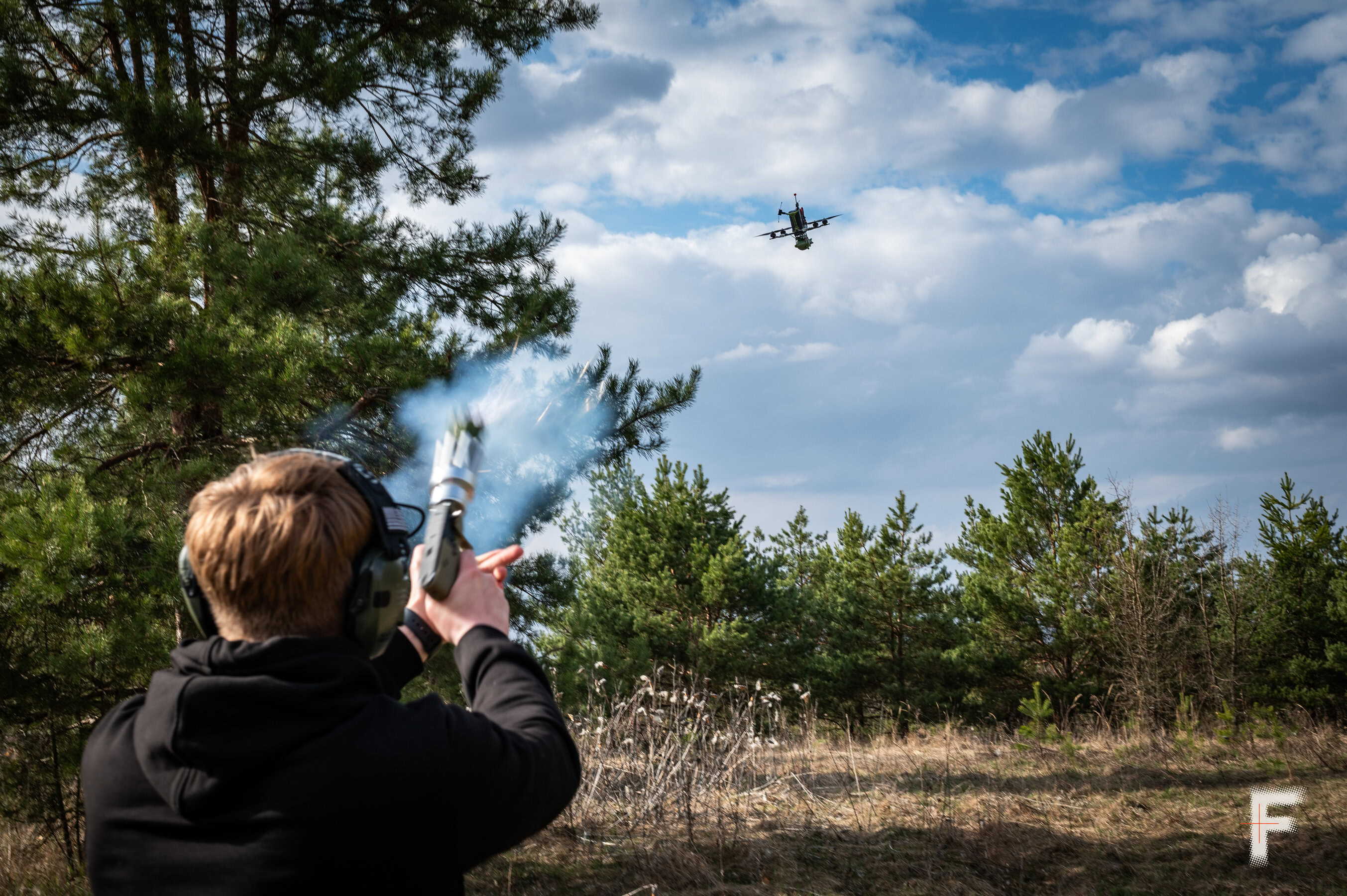 Постріл із сіткомета під час тестування системи перехоплення FPV-дронів у Києві, Україна, 2 квітня 2026 року