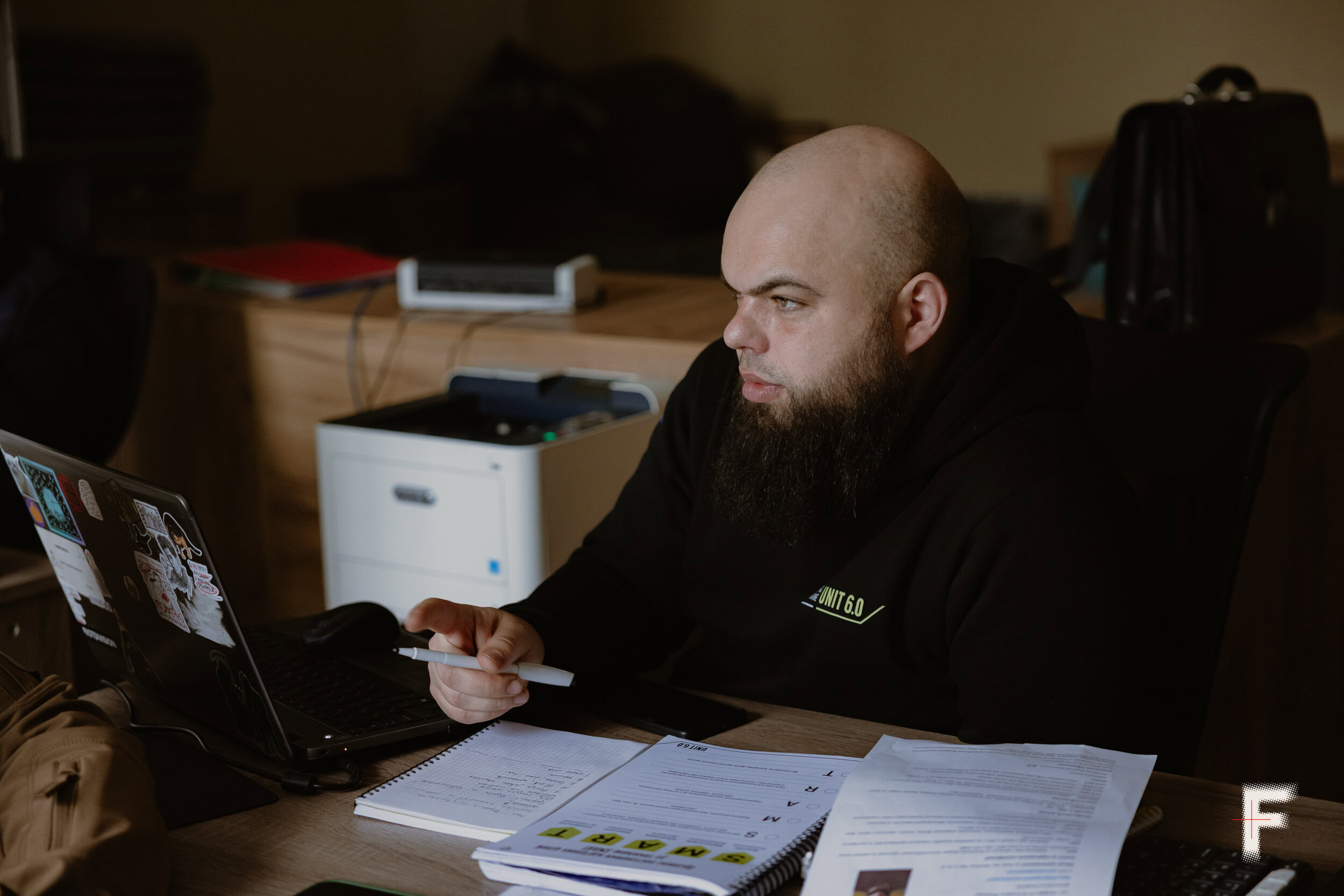 Ветеран Дмитро Ільїн проводить кар'єрну консультацію для ветерана Тараса Лагна