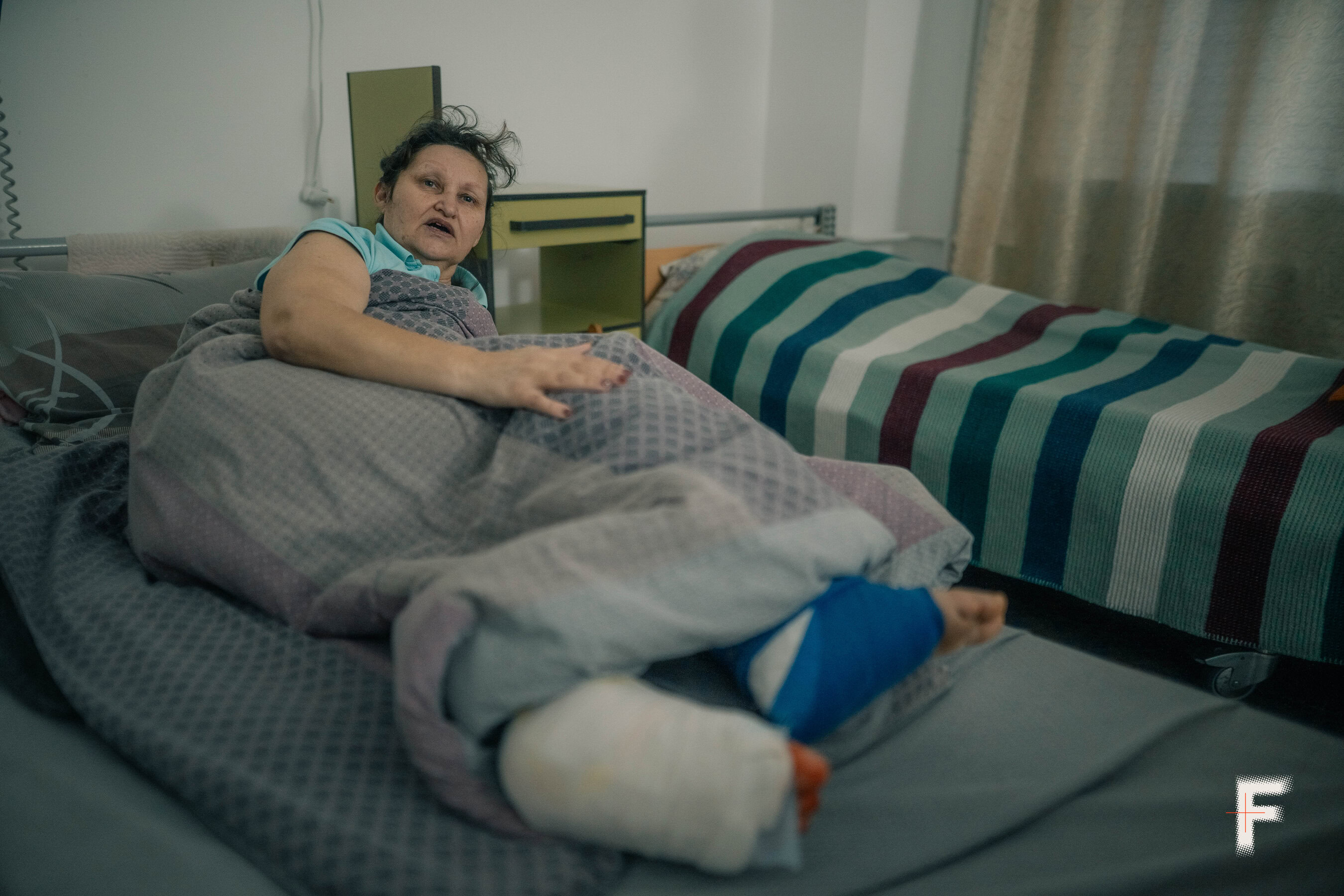 Тетяна, поранена внаслідок атаки російського дрона, перебуває в лікарні у Херсоні, Україна