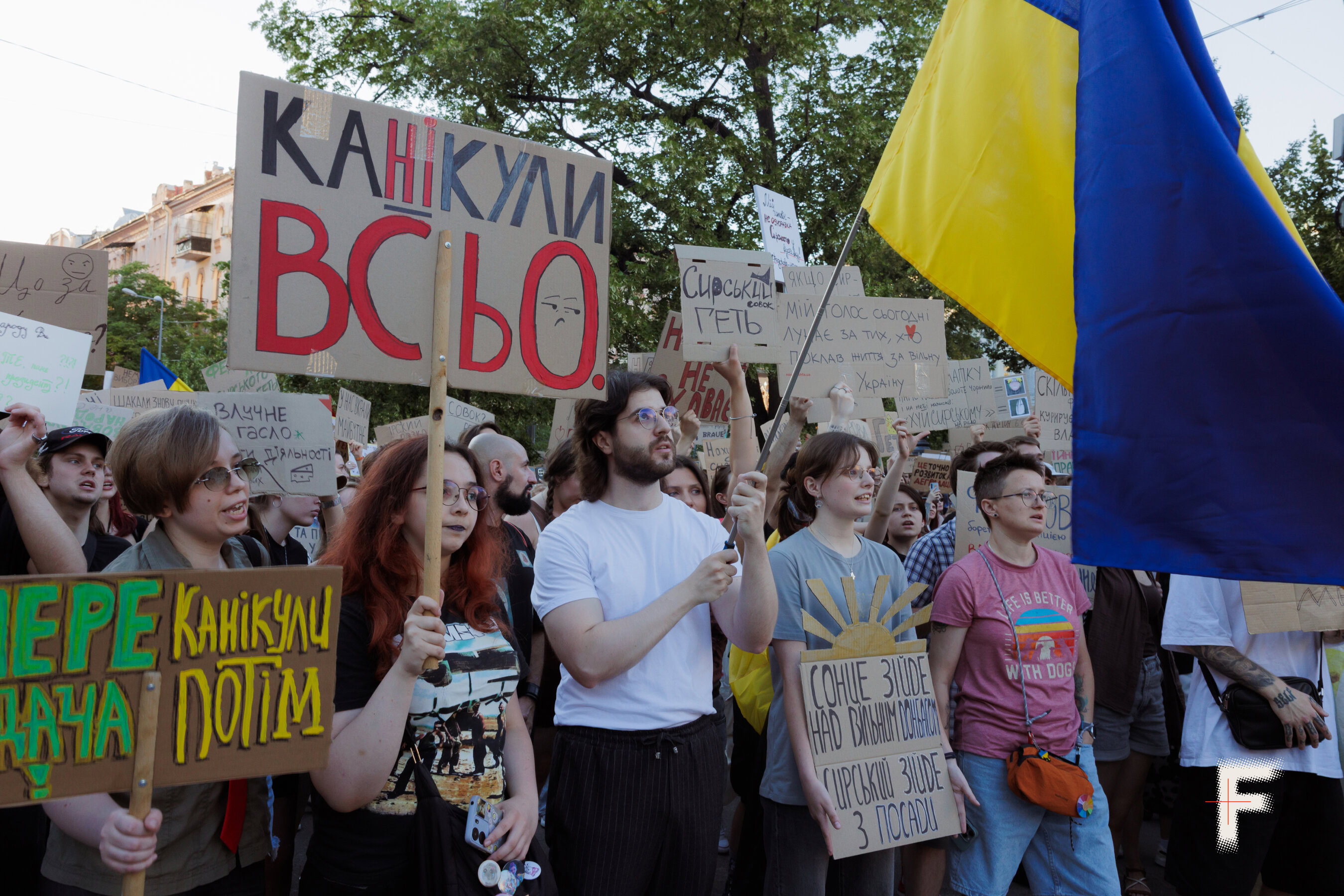 Учасники акції протесту продовжують вимагати повернення Федорова вже другий день поспіль на вулицях Києва.