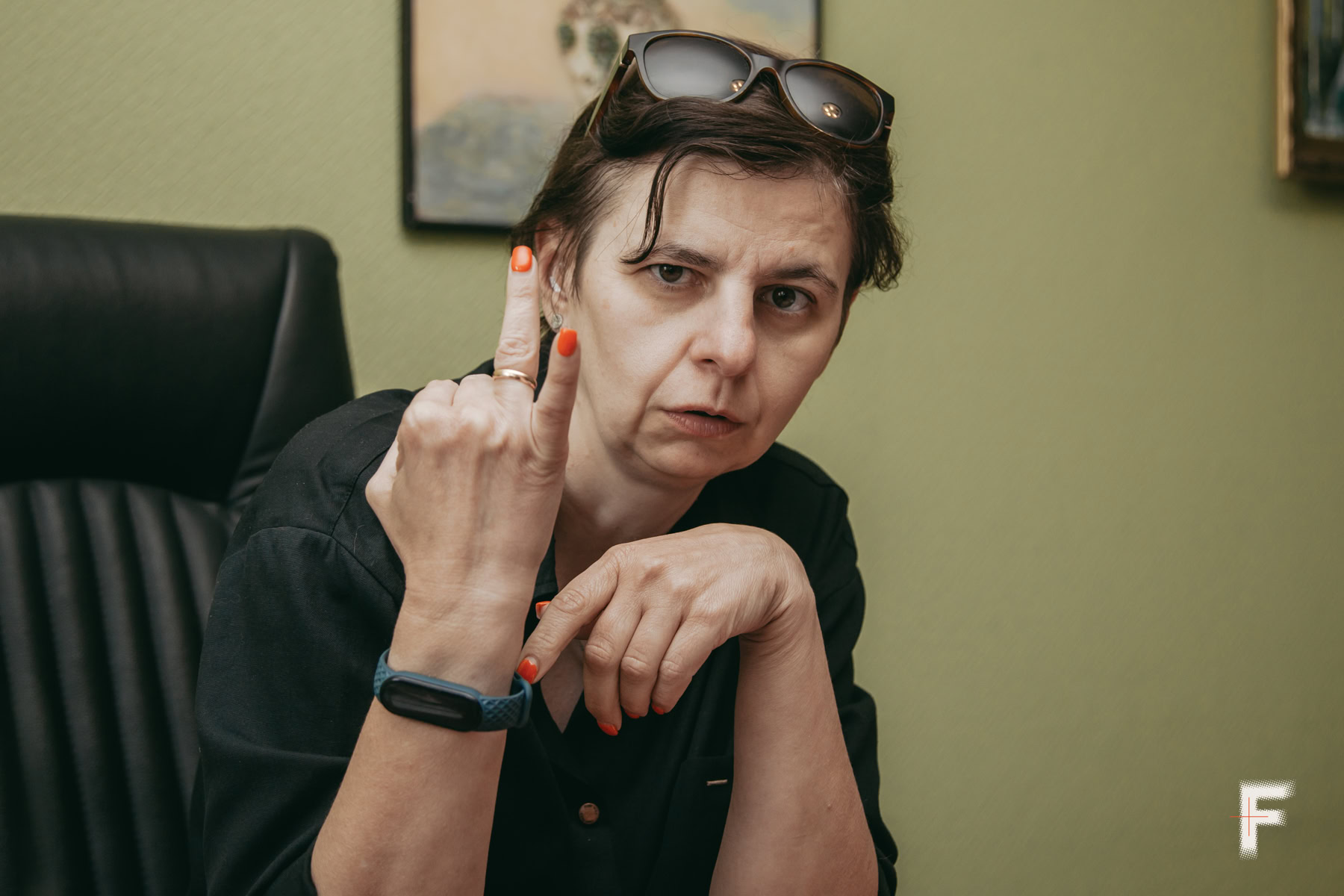 Виконувачка обовʼязків голови Київської організації УТОГ Тетяна Корнієнко під час розмови в офісі.
