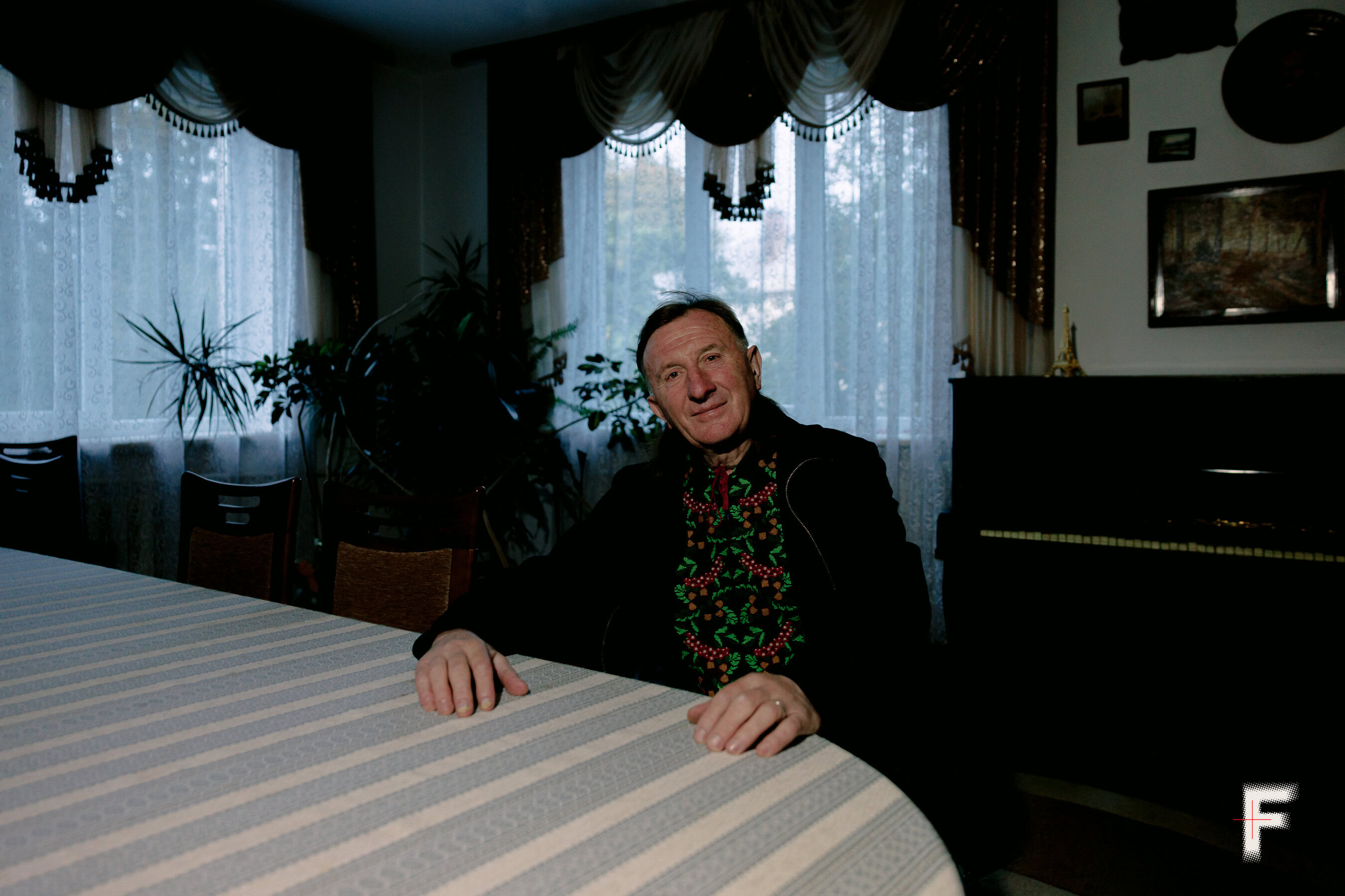 Ярослав Галан, керівник колективу «Західний вітер», у власному будинку на Львівщині.